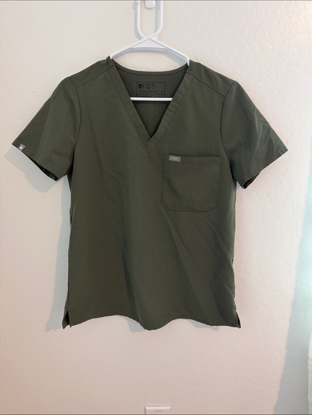 Figs Olive Green V-Neck Short Sleeve Scrub Top